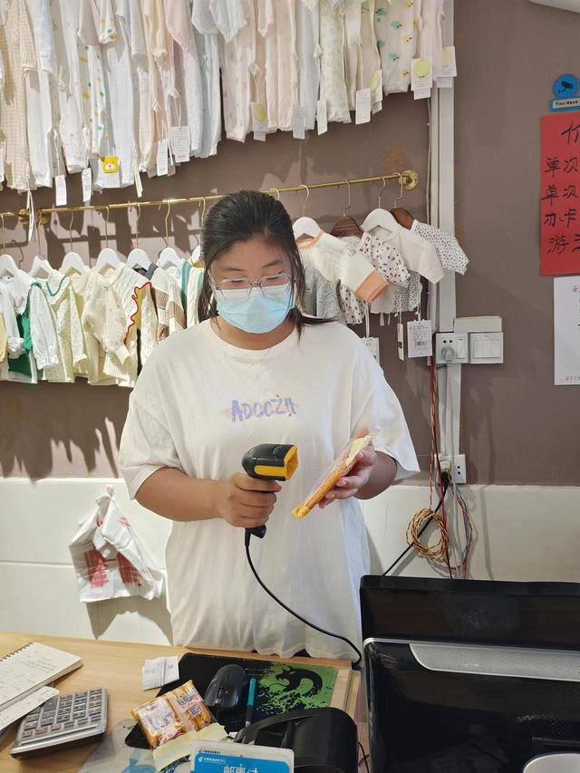 学生个人简介100字左右（学生个人简介怎么写）