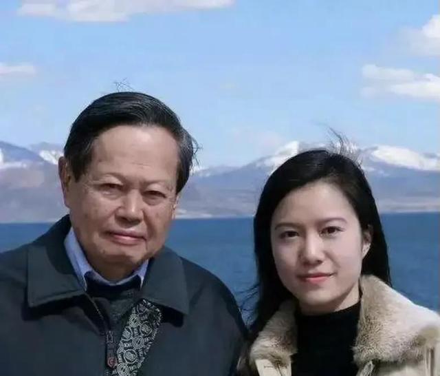 伉俪情深的意思是什么，伉俪情深的意思是什么生肖